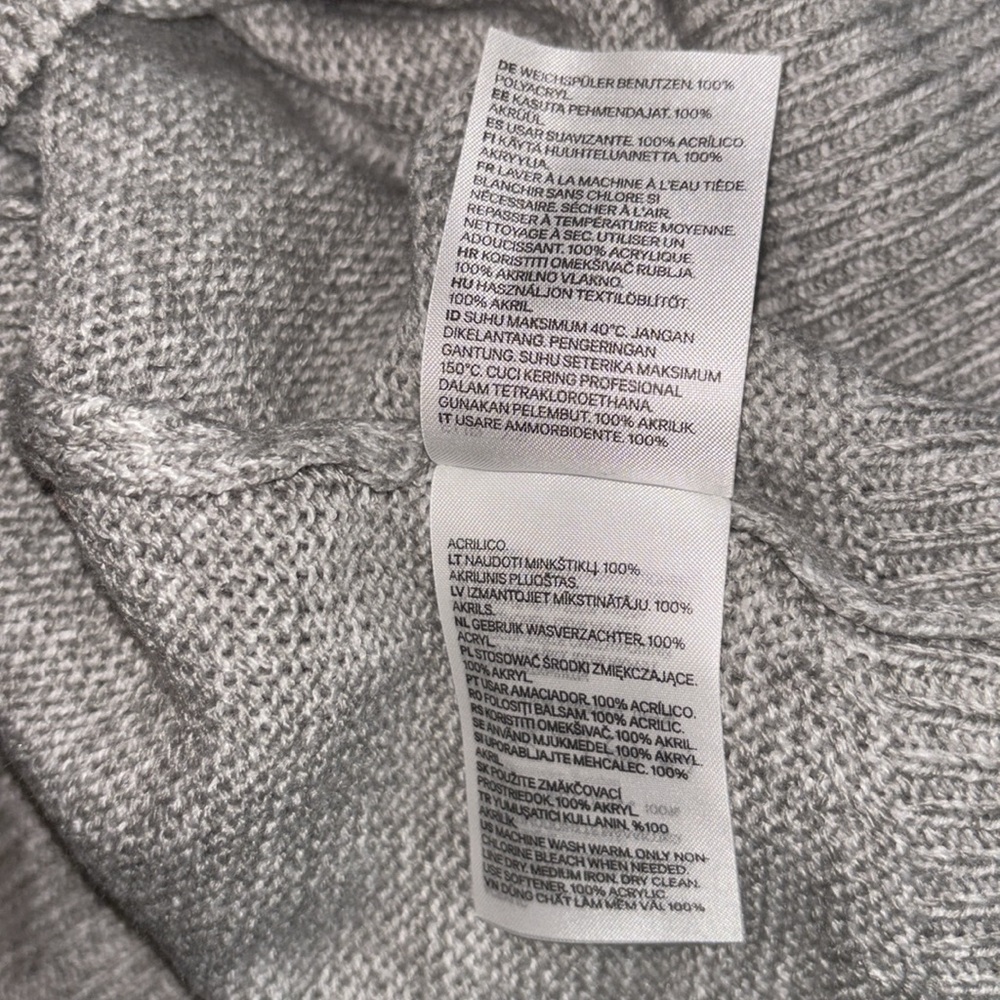 H&M Divided Women’s Cropped Hi-Lo Grey Crewneck Sweater | Size: XS - Picture 10 of 15